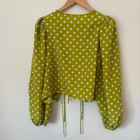 Levi’s green and white blouse - Picture 4 of 5
